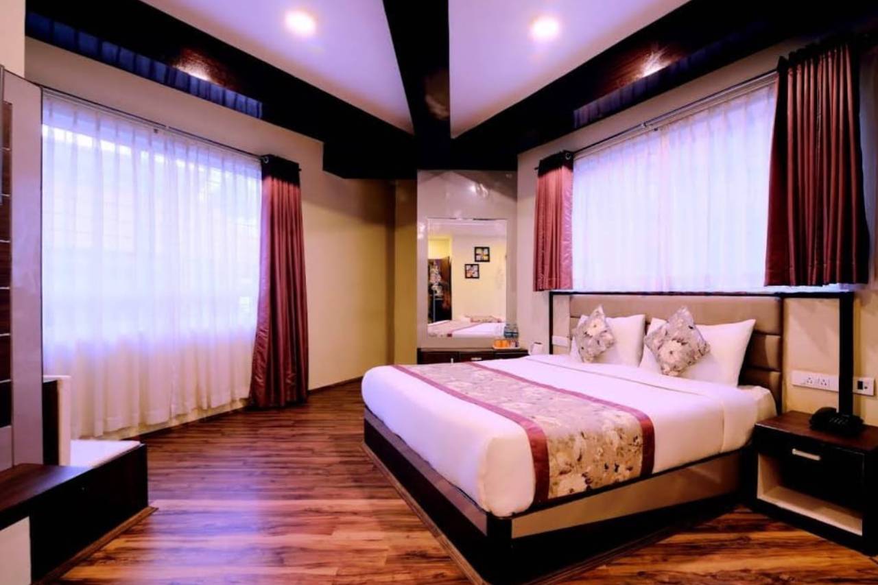 Deluxe Hotel In Darjeeling