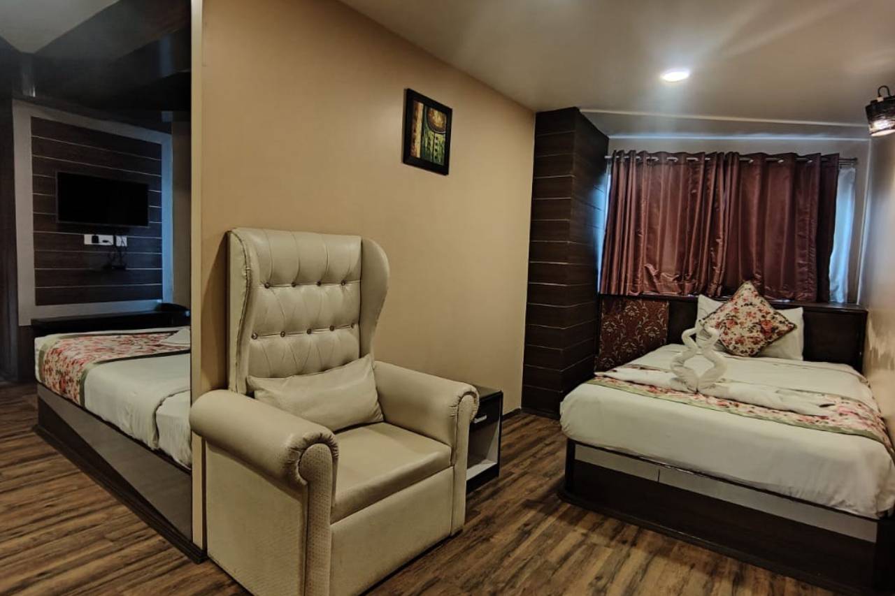 Deluxe Hotel In Darjeeling